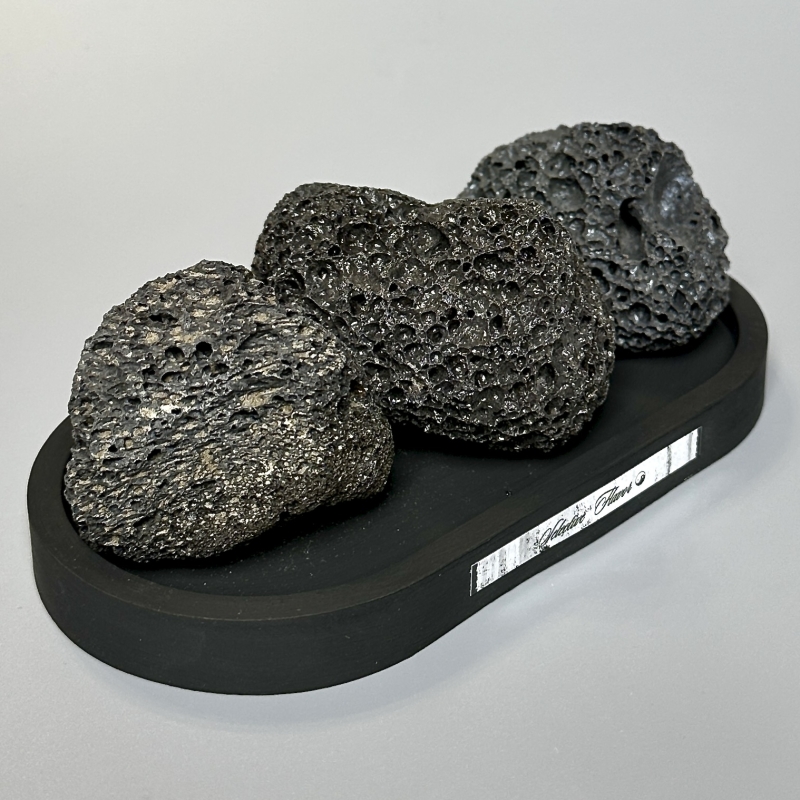 Диффузор вулканический Black Stone из камней с Тенерифе, Испания на подставке c парфюмом