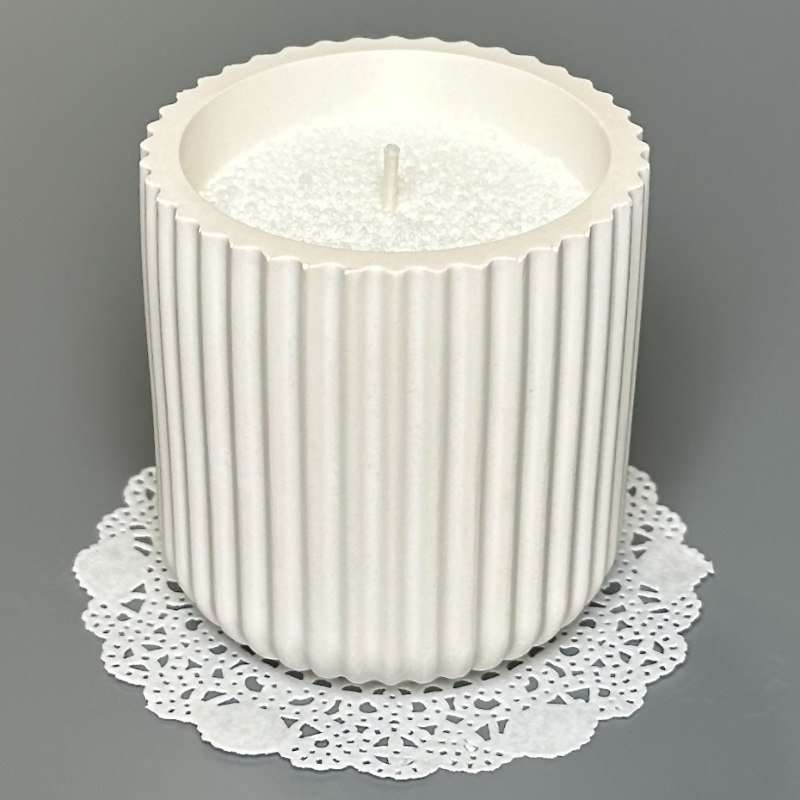 Ароматическая свеча с хлопковым фитилём Candle Flamber в подсвечнике из гипса с крышкой 1 шт