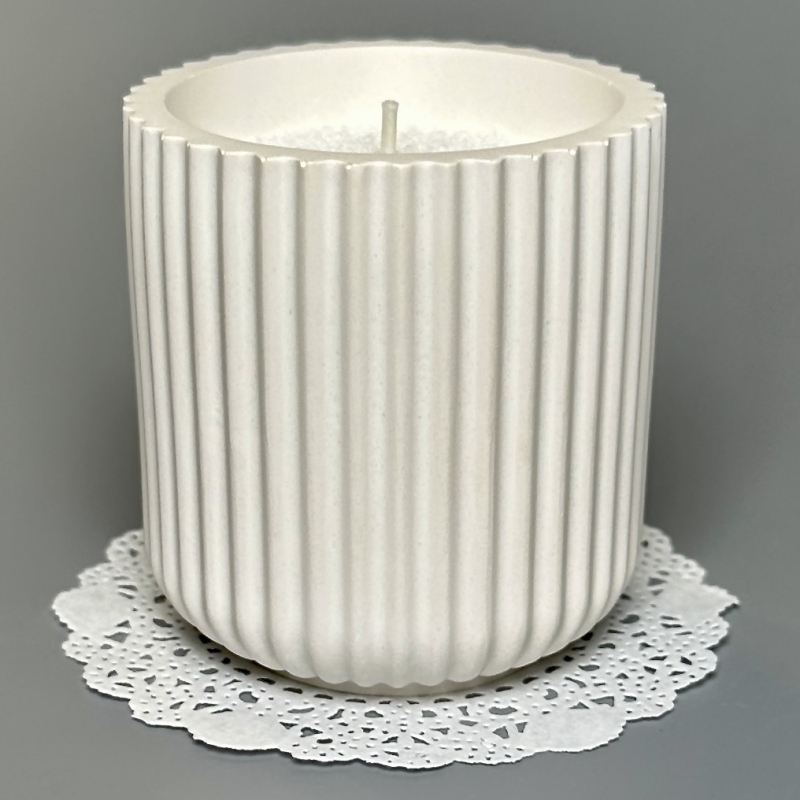 Ароматическая свеча с хлопковым фитилём Candle Flamber в подсвечнике из гипса с крышкой 1 шт
