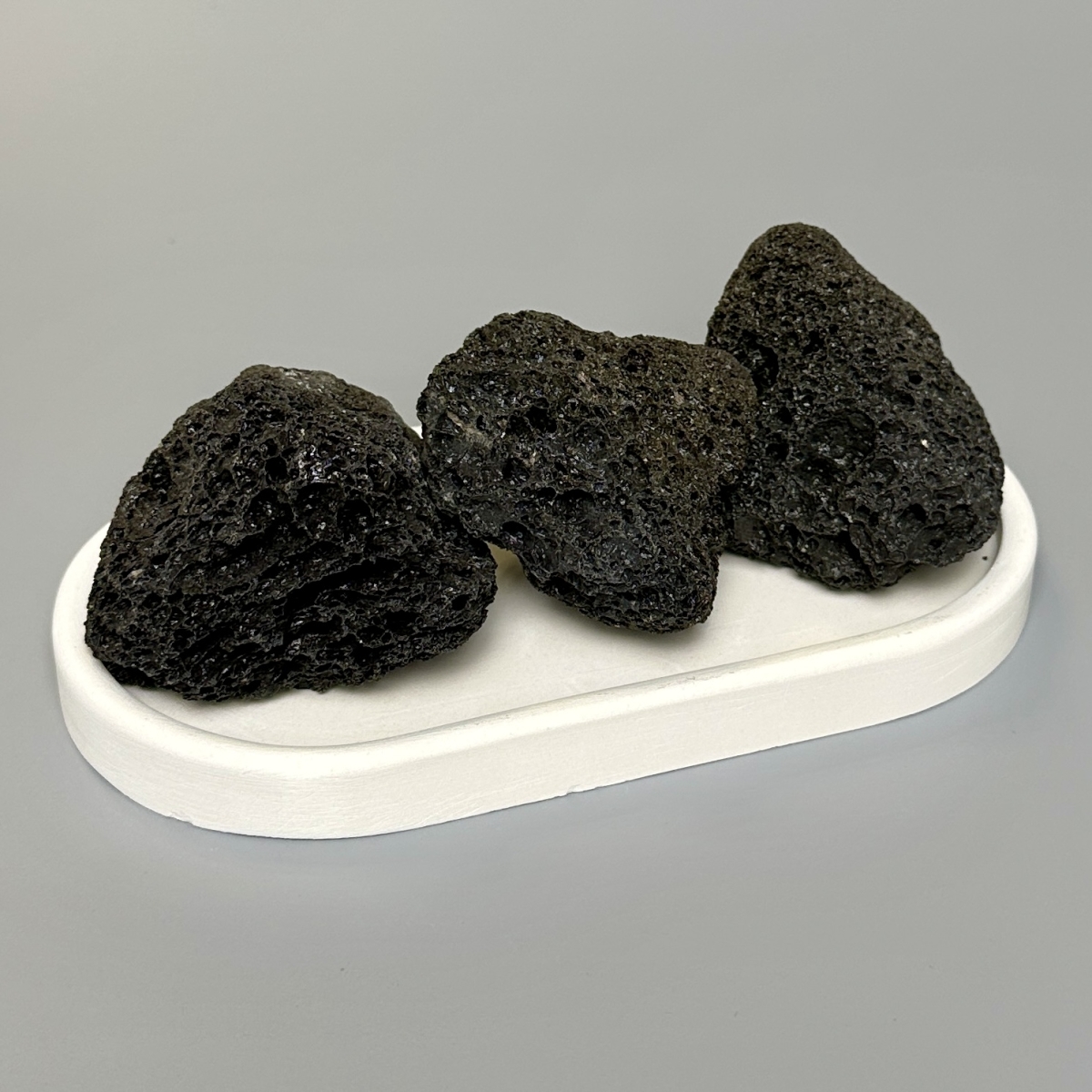 Диффузор из вулканических камней Тенерифе на подставке из гипса Volcanic Stand и набор рум–спрея 10 мл